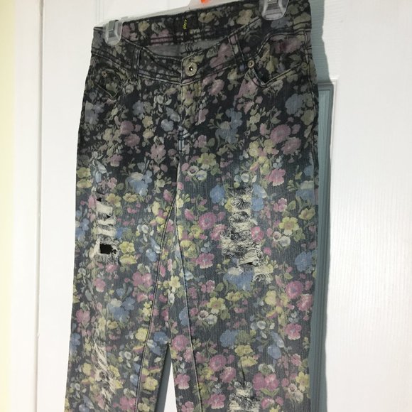 🍒5/$20🍒 g21 Floral Skinny Jeans. Cream - Picture 6 of 8